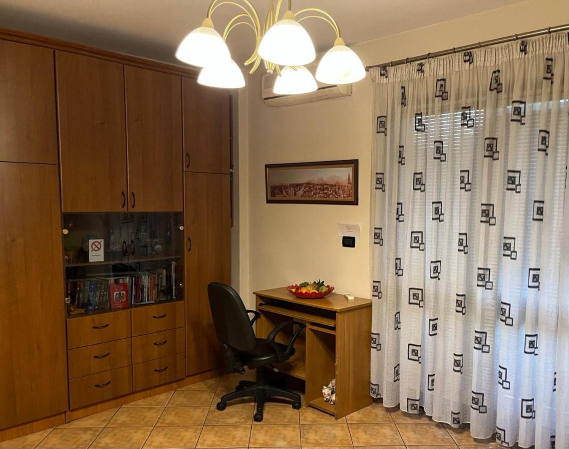 Kristi'S Apartment In The Heart Of تيرانا المظهر الخارجي الصورة
