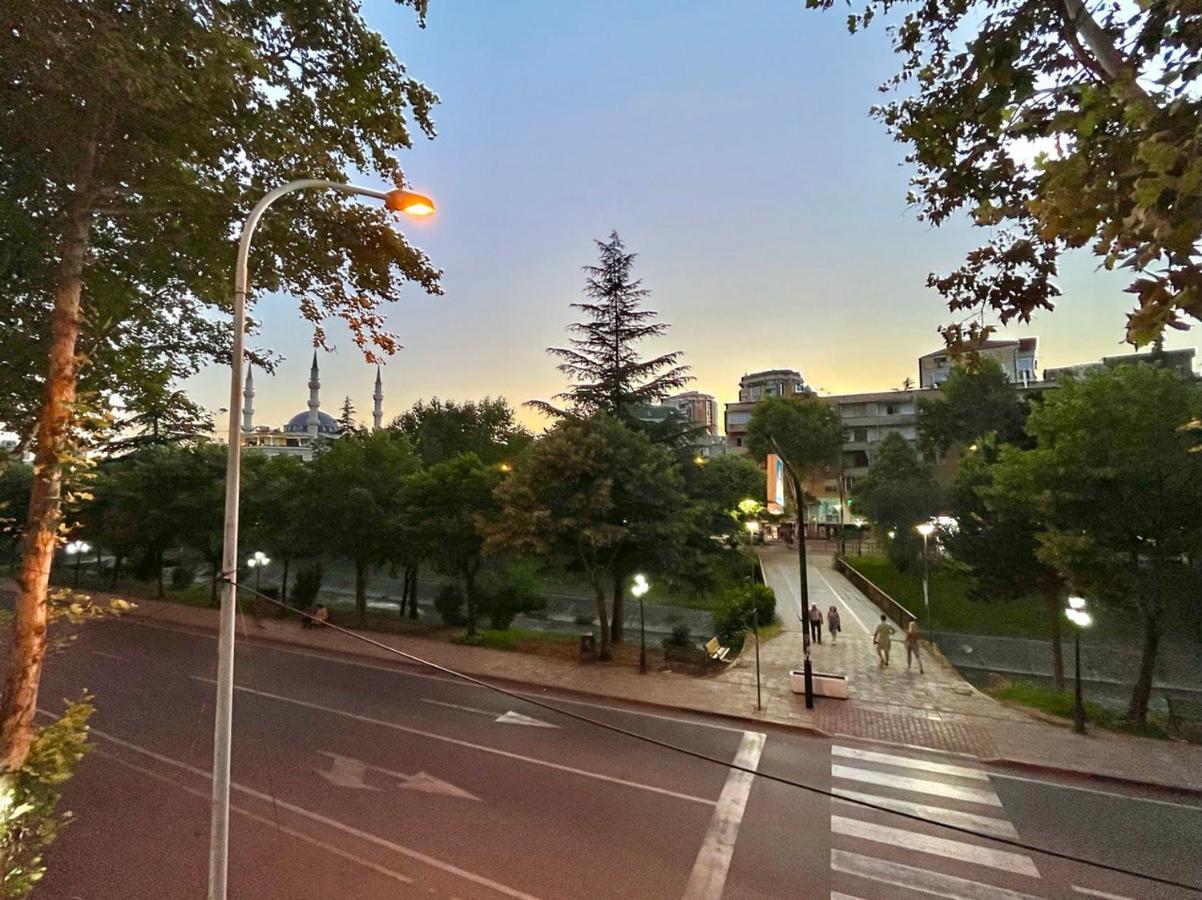 Kristi'S Apartment In The Heart Of تيرانا المظهر الخارجي الصورة